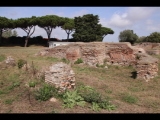 04554 ostia - regio i - insula xiv - caseggiato (i,xiv,7) - westseite - bli ri nordosten - 09-2023.jpg